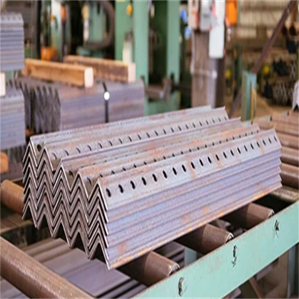 Prednosti edinstvenih zmogljivosti Angle Steel in široke uporabe